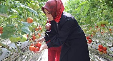  Afyonkarahisar Valisi Doç. Dr. Kübra Güran Yiğitbaşı Sandıklı’da Temaslarda Bulundu