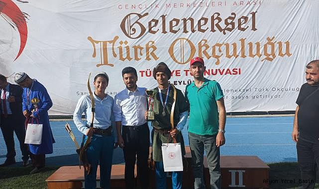 Gönüllü gençlik lideri okçulukta birinci oldu