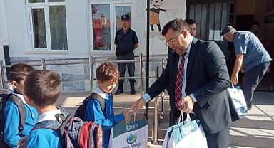 Kitaplar devletten, kırtasiye malzemeleri Akgedik’ten