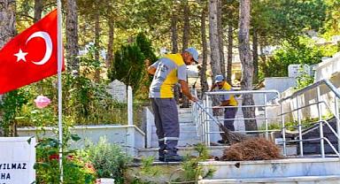 MEZARLIKLARDA TEMİZLİK ÇALIŞMASI YAPILDI