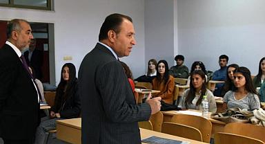 Rektör Karakaş, Akademik Yılın İlk Gününde AKÜ Öğrencileri İle Bir Araya Geldi