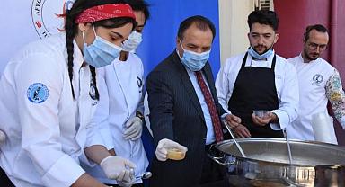 Turizm Fakültesinde Rektör Prof. Dr. Karakaş’ın Katılımıyla Aşure İkramı Gerçekleştirildi