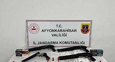 JANDARMA 4 POMPALI VE FİŞEKLERİ ELE GEÇİRDİ.!