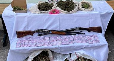 ORMANLIK ALANDA KENEVİR EKEN ŞAHISLARA JANDARMA BASKINI.!