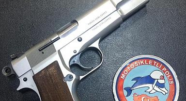 Ruhsatsız Tabanca Ele Geçirildi.!!