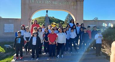 TED AFYON KOLEJİ ÖĞRENCİLERİ ŞEHİTLİKLERİ ZİYARET ETTİ