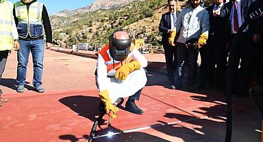 ULAŞTIRMA VE ALTYAPI BAKANI KARAİSMAİLOĞLU, ENLERİN PROJESİ “BİTLİS ÇAYI VİYADÜĞÜ” KAYNAK TÖRENİNE KATILDI