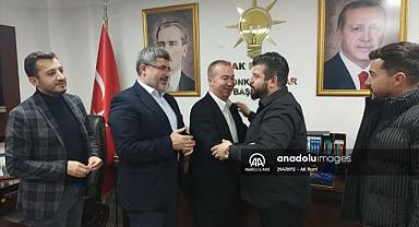 Afyonkarahisar'da AK Parti'ye katılanlara rozet takıldı