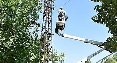 Afyonkarahisar'da çıktığı elektrik direğinde akıma kapılan kişi öldü