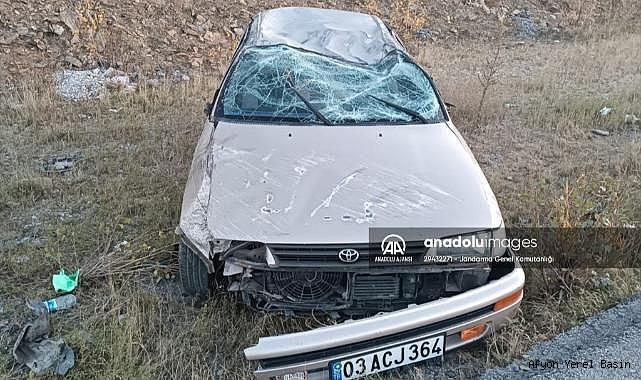 Afyonkarahisar'da devrilen otomobildeki 5 kişi yaralandı