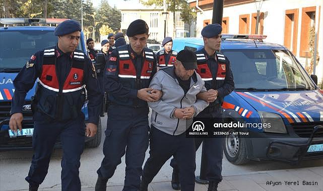 Afyonkarahisar'da yanmış otomobilde 2 ceset bulunmasıyla ilgili 3 şüpheli adliyede