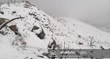 Afyonkarahisar'ın yüksek kesimlerinde kar yağışı etkili oldu