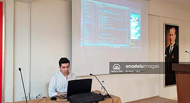 Bilgisayar Programcılığı öğrencilerine yönelik mobil uygulama geliştirme eğitimi verildi.