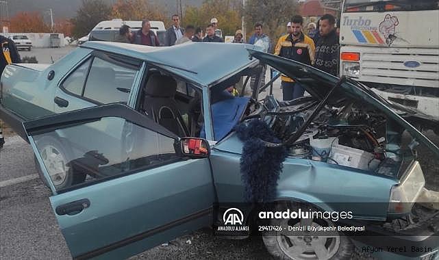 Denizli'de kamyonun otomobille çarpıştığı kazada 3 kişi yaralandı