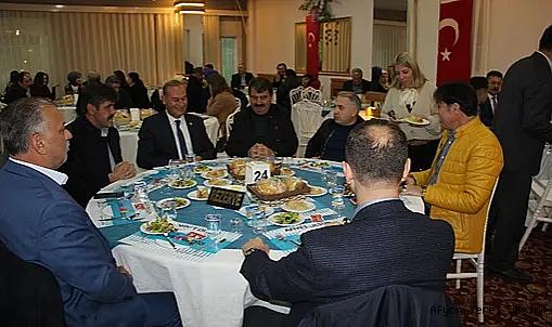 Dinar'da Türk Sağlık-Sen Üyeleri Yemekte Buluştu