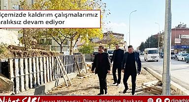 Dinar İlçesinde kaldırım çalışmaları devam ediyor