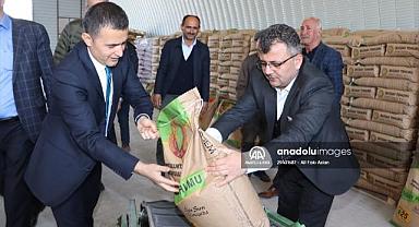 Emirdağ'da çiftçilere 32 ton yerli buğday tohumu dağıtıldı