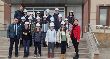GİRNE KOLEJİ ÖĞRENCİLERİNDEN KATI ATIK BERTARAF TESİSİNE ZİYARET