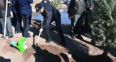 İL EMNİYET MÜDÜRÜ ALİ TEMİZ FİDAN DİKTİ..