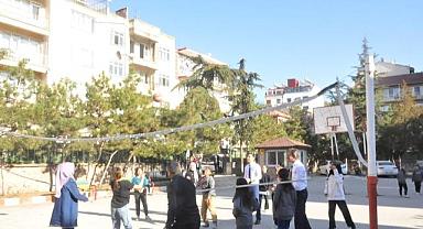 Kaymakamı Sülün, Kız Anadolu İmam Hatip Lisesi öğrencileriyle voleybol oynadı