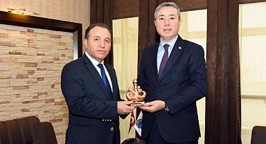 Kazakistan Büyükelçisi Sapiyev’den AKÜ’ye Ziyaret