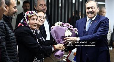 Milletvekili Eroğlu AK Parti İzmir İl Başkanlığı'nı ziyaret etti