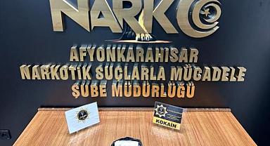 Afyonkarahisar'da aracın motor kısmında uyuşturucu ele geçirildi