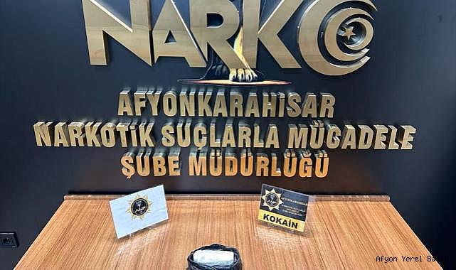Afyonkarahisar'da aracın motor kısmında uyuşturucu ele geçirildi