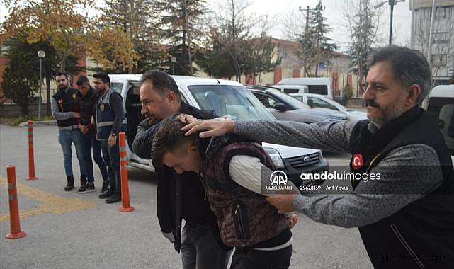 Afyonkarahisar'da bir kişinin öldürülmesiyle ilgili yakalanan 2 zanlı tutuklandı