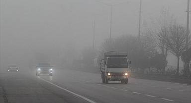 Afyonkarahisar’da sis etkili oluyor