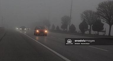 Afyonkarahisar'da sis nedeniyle görüş mesafesi düştü