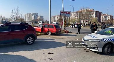 Afyonkarahisar'daki trafik kazasında 2 kişi yaralandı