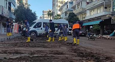 Afyonkarahisar’dan Ekipler Kumluca Sel Bölgesinde Destek Çalışmasında