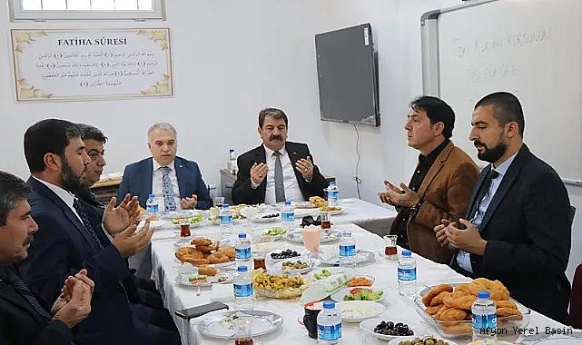 Dinar Belediye Başkanı Nihat Sarı, Kuran Kursunda düzenlenen programa katıldı