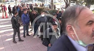 EYT'liler SGK önlerinde yoğunluk oluşturdu