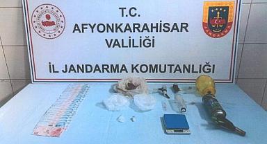 JANDARMA DİNAR TATARLI'DA UYUŞTURUCU OPERASYONU DÜZENLEDİ