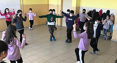 MENDERES İLKOKULU’NDA HALK OYUNLARI KURSU AÇILDI