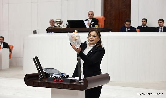 Milletvekili Köksal, AKP’nin veda bütçesini “kuru ekmekle” anlattı