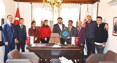 Müdür Tanır ve personeli BTK ofisine hayırlı olsun ziyaretinde bulundu.