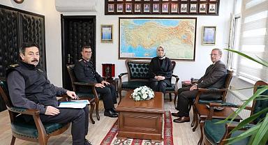 Öğle Yemeğinde Anlamlı Buluşma