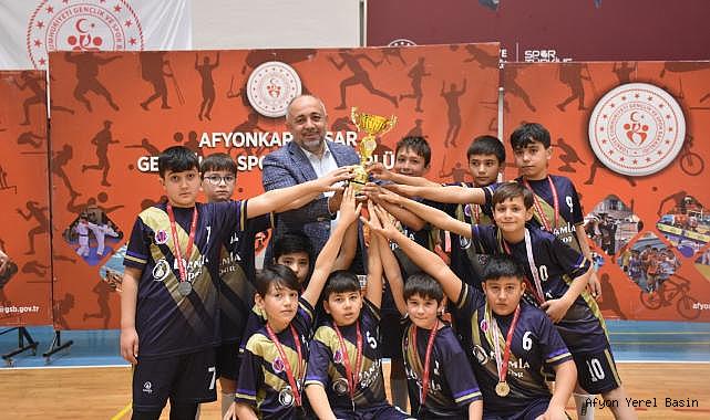 Okul Sporları Voleybol Küçük Erkekler müsabakaları tamamlandı