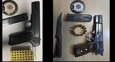 POLİS UYGULAMALARDA ARAÇ İÇİNDEN RUHSATSIZ SİLAH ELE GEÇİRDİ.!