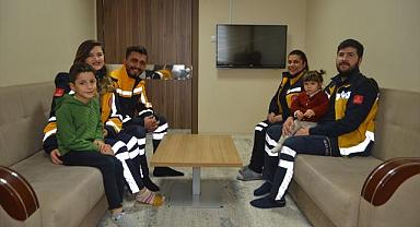 Sağlık çalışanı çift, aynı ambulansta birbirlerine güç, hastalara güven aşılıyor