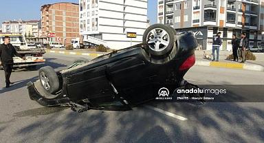 Sandıklı'da devrilen otomobilin sürücüsü yaralandı