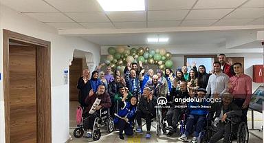 Sandıklı'da engelsiz hayaller ebruya işlendi