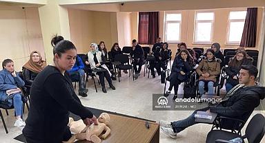  Sandıklı'da seracılık programı öğrencilerine temel ilk yardım eğitimi verildi.