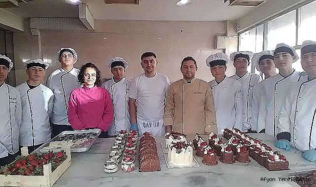 Saray Pastanesinde Öğrenciler Pasta Yaptı
