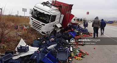 Tırın şarampole yuvarlanması sonucu 1 kişi yaralandı