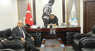 Yeşilay İlçe Temsilcisi Öztürk'ten Belediye Başkanı Nihat Sarı’ya ziyaret 