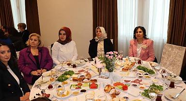 AFYON EĞİTİM VAKFI KADIN KOLLARI GENÇLER İÇİN BİR ARAYA GELDİ